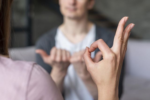 SERVIZI | #LombardiaLIS, supporto alla comunicazione tra personale socio-sanitario e cittadini con la lingua dei segni 